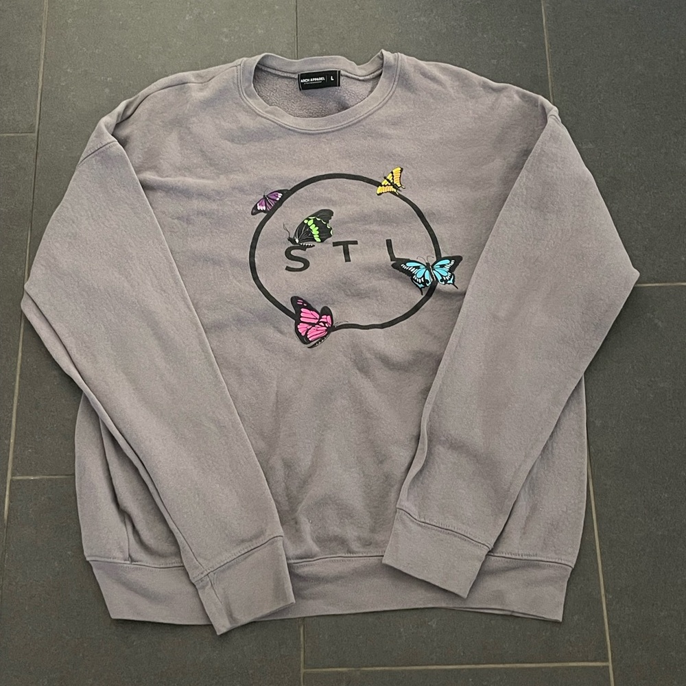 Women’s Butterfly City Circle Crewneck Size Large